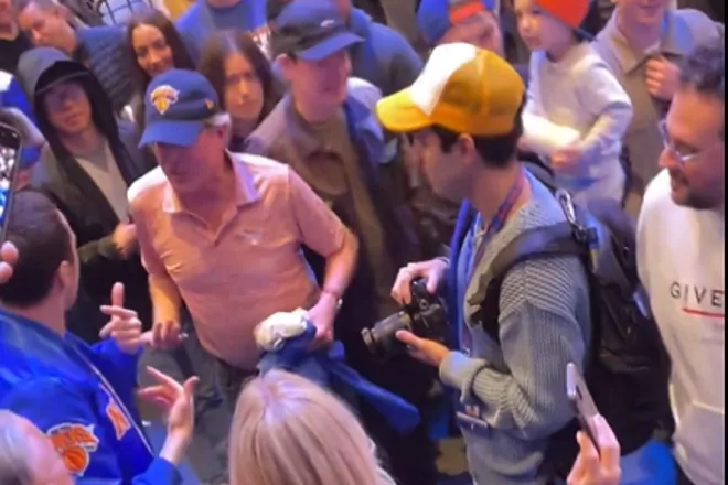 at-madison-square-garden,-pete-davidson-engages-in-physical-contact-with-a-“touchy”-knicks-supporter