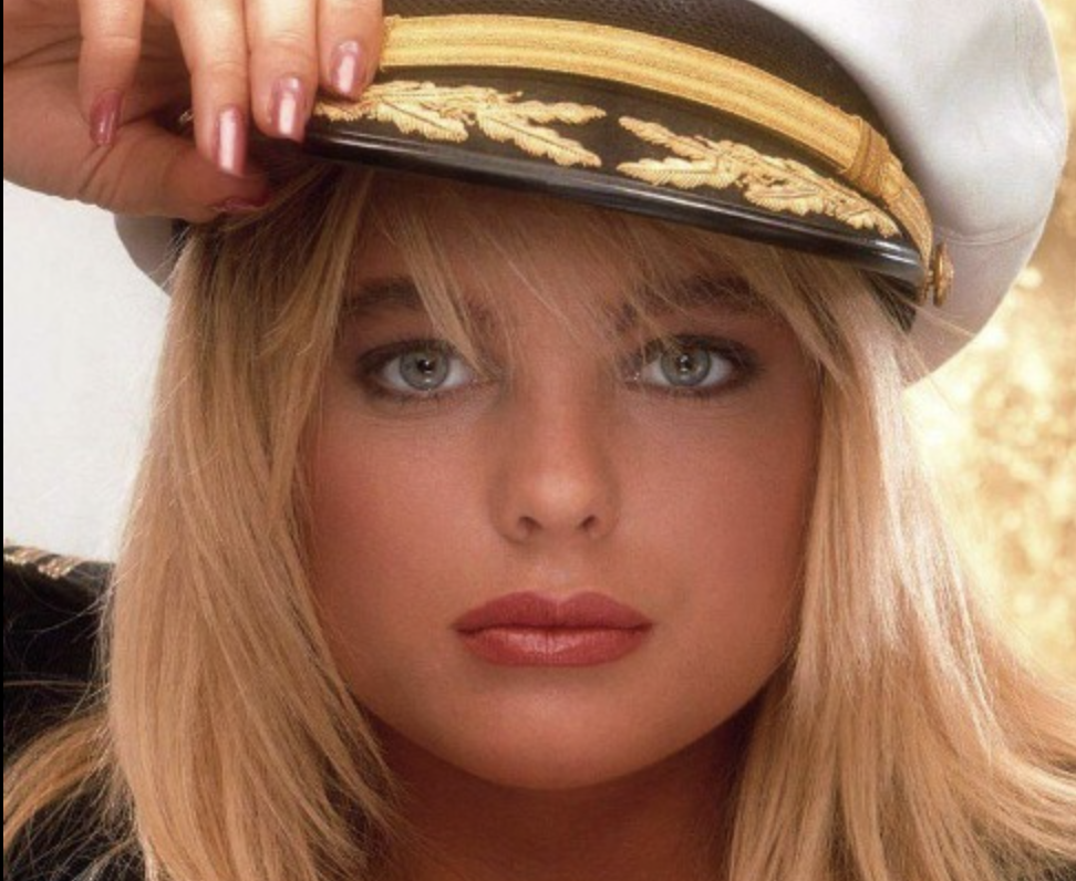 erika-eleniak-is-now-54,-and-the-former-baywatch-star-is-beautiful-as-ever