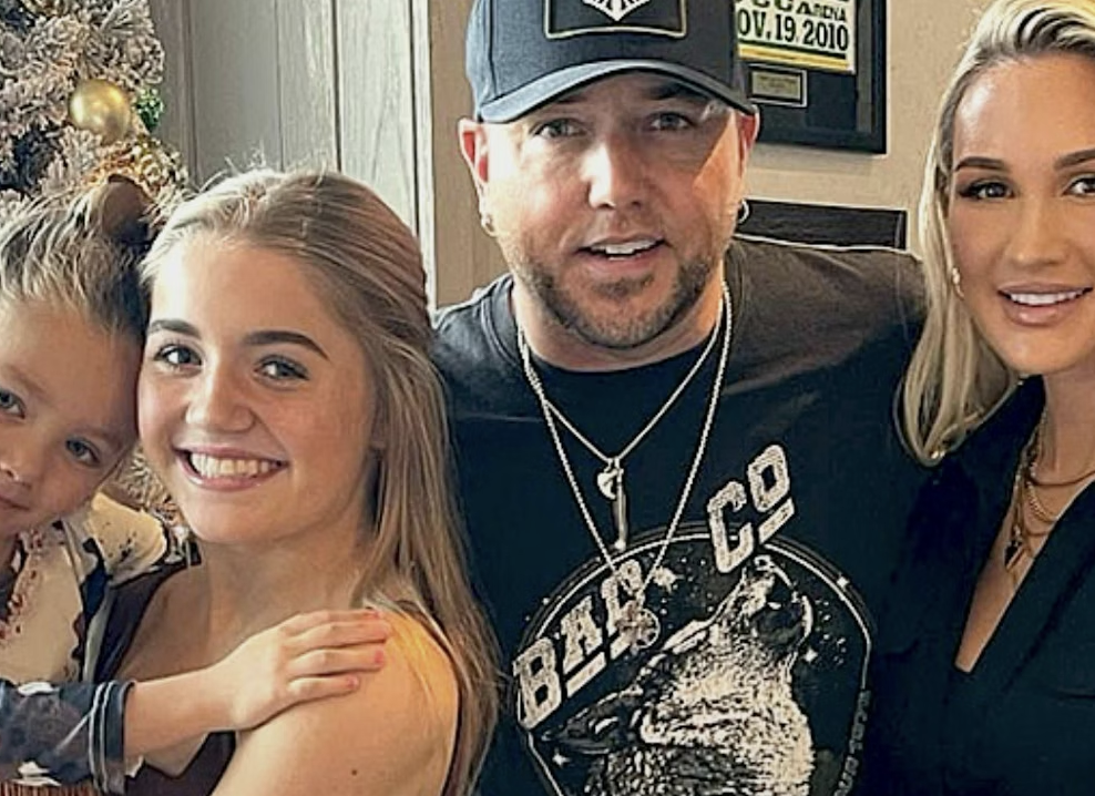 jason-aldean’s-marriage-of-12-years-ended-after-he-kissed-future-wife-&-he-’wouldn’t-change’-it