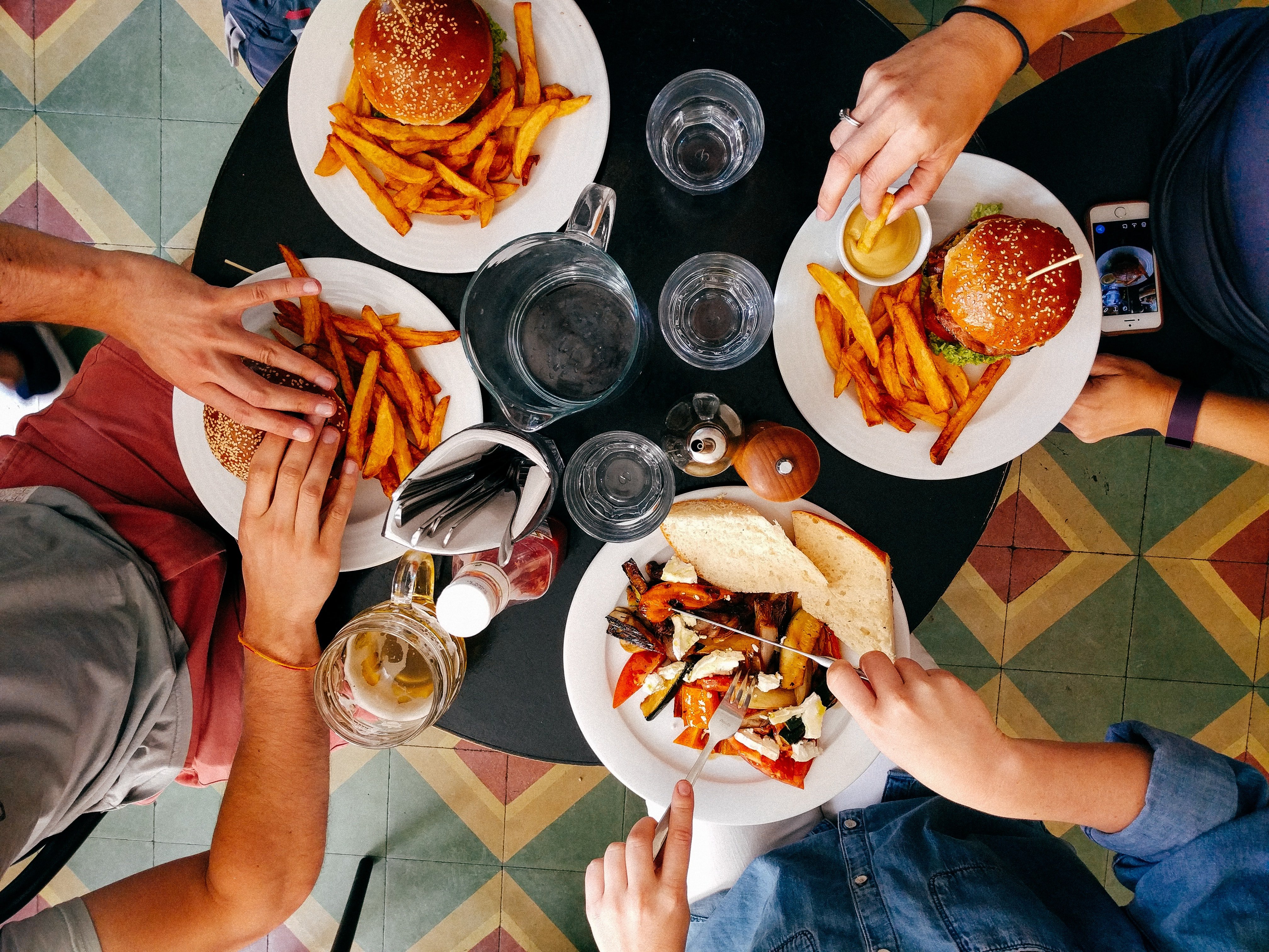 Luke realized working at a diner wasn't easy. | Photo: Unsplash