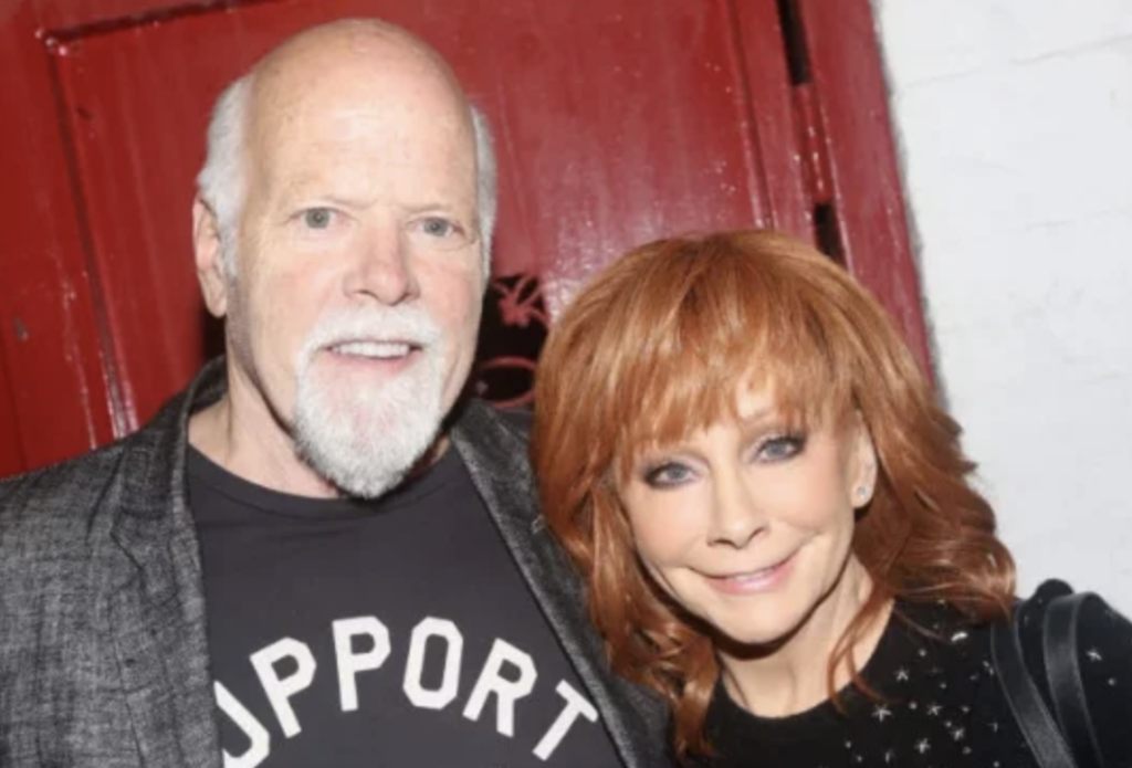 power-couple-elegance:-reba-mcentire-and-rex-linn’s-stunning-photo-shoot