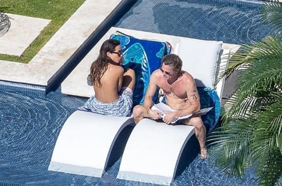 Brad Pitt, Ines de Ramon, Brad continues to flirt with his young lover, Ines de Ramon goes topless