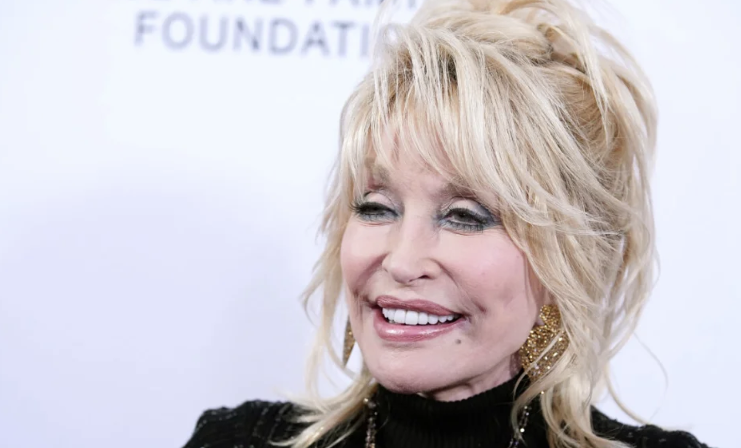 dolly-parton-and-her-husband-of-57-years-enjoy-a-quiet-life-on-their-cozy-farm,-away-from-the-spotlight