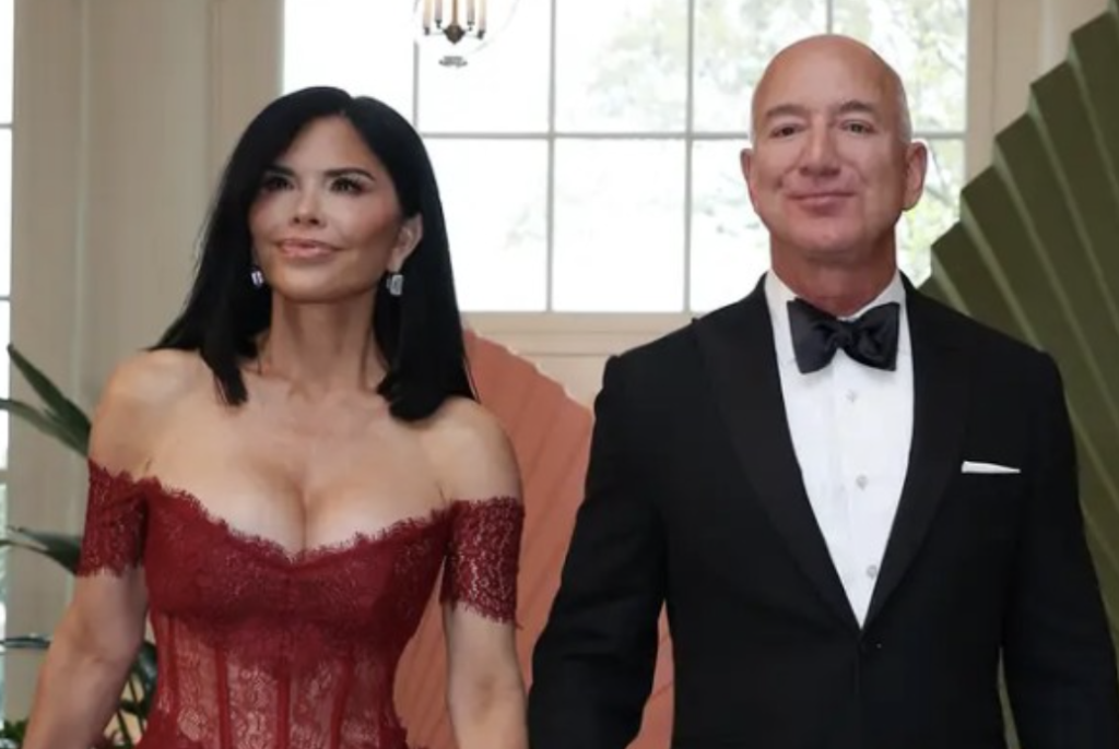 inside-jeff-bezos’-$125-million-lavish-florida-mansion,-where-he-lives-with-new-girlfriend-after-he-divorced-his-wife!