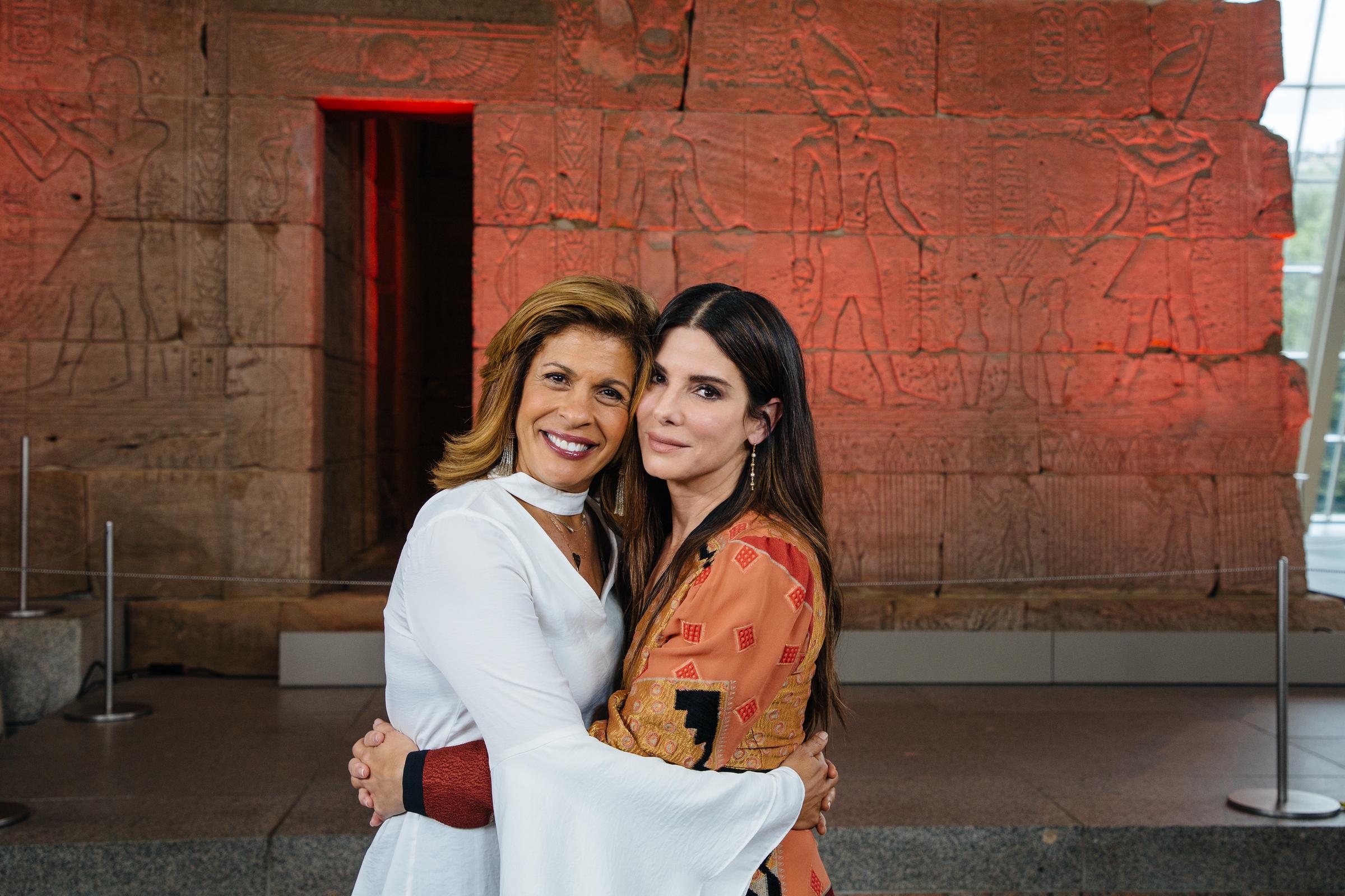 Hoda Kotb and Sandra Bullock on "TODAY" onTuesday, May 22, 2018. | Source: Getty Images