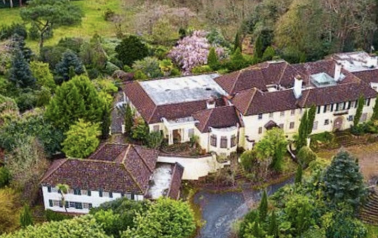 bruce-forsyth’s-6-million-stunning-home-is-among-the-palatial-residences-left-to-decay-on-surrey-estate’s-millionaire-row.