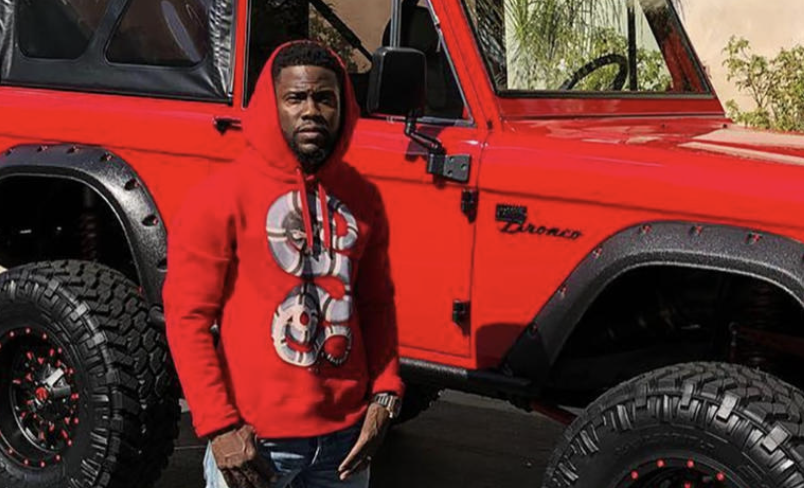 kevin-hart-actually-brought-his-supercars-into-the-studio-to-take-commemorative-photos