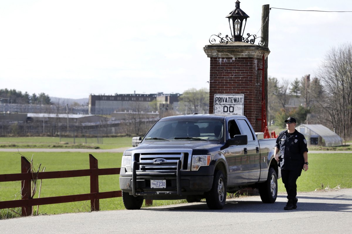 two-officers-stabbed-by-inmates,-3-injured-at-massachusetts-prison