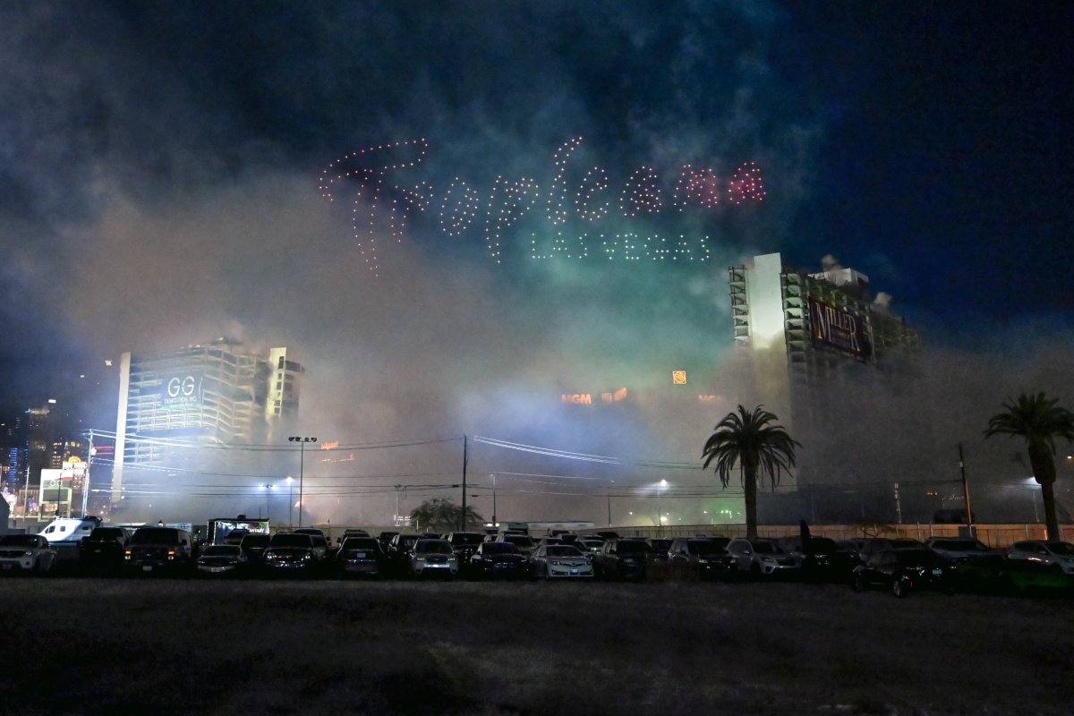 vegas-witnesses-demolition-of-last-true-mob-casino-the-tropicana