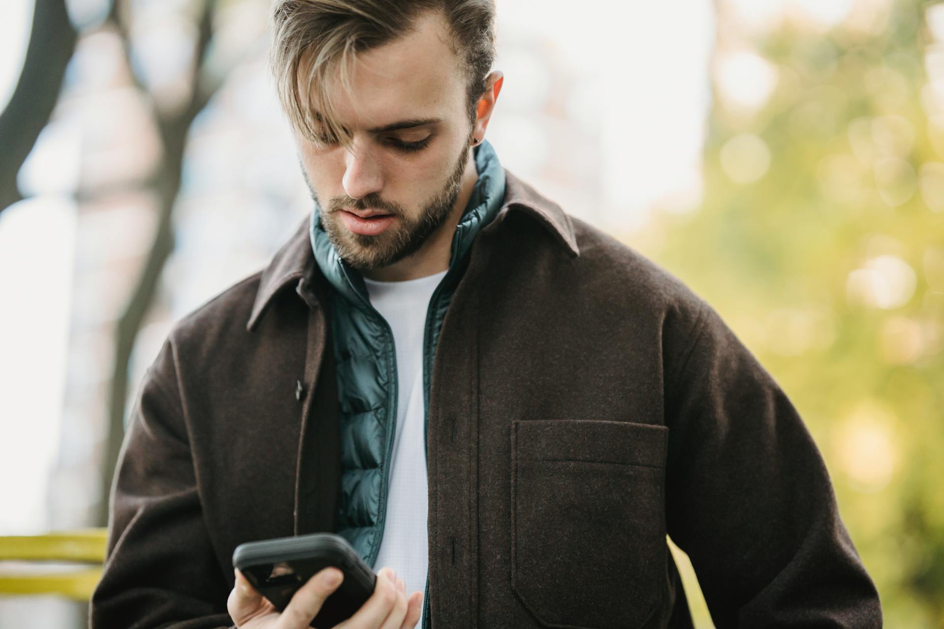 A busy man checking his phone | Source: Pexels