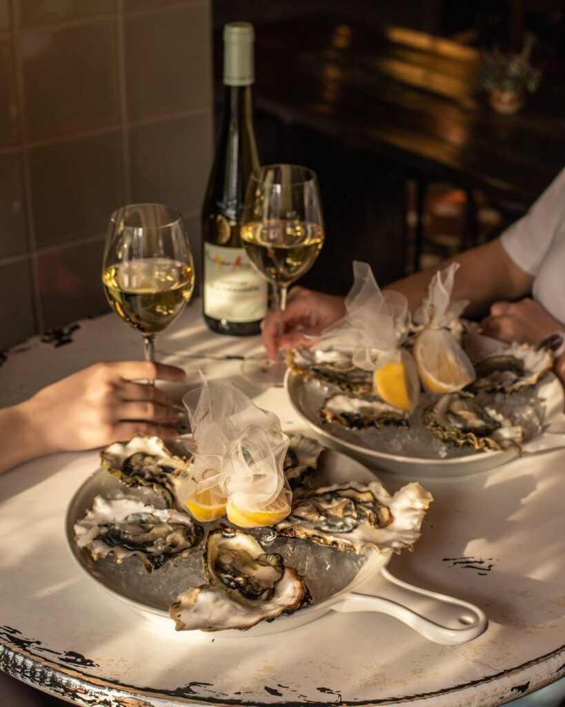 restaurant-owner-discovers-cleaner-secretly-collects-leftovers-from-tables-&-follows-her-after-work-to-find-out-why-she-needs-it-—-story-of-the-day