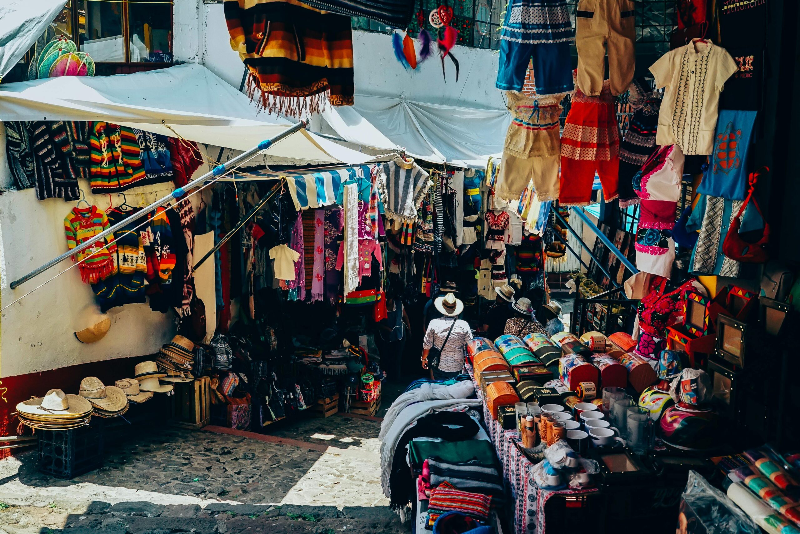 3-real-life-stories-of-surprising-finds-at-the-flea-market