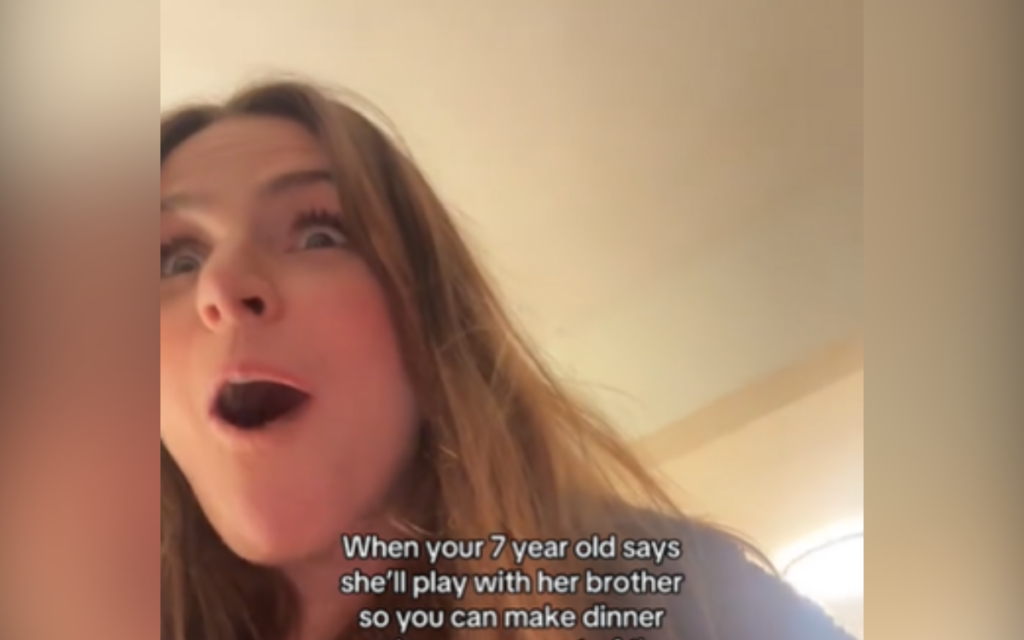 mom-not-prepared-for-‘game’-7-year-old-daughter-plays-with-little-brother