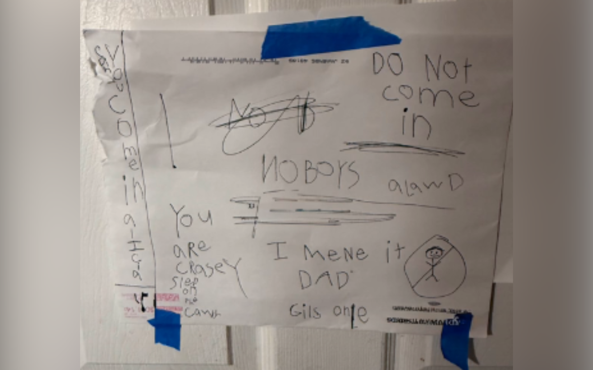 ‘angry’-6-year-old-sends-clear-message-to-dad-with-hilarious-sign-on-door