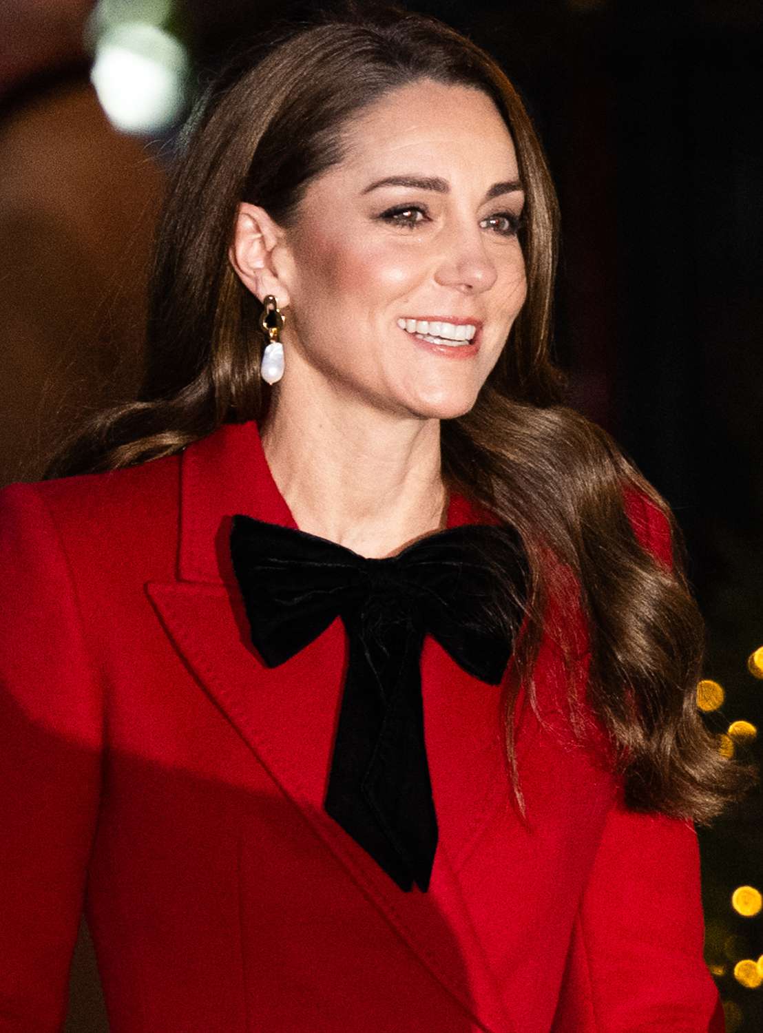 kate-middleton-radiates-holiday-spirit-at-london’s-together-at-christmas-carol-service