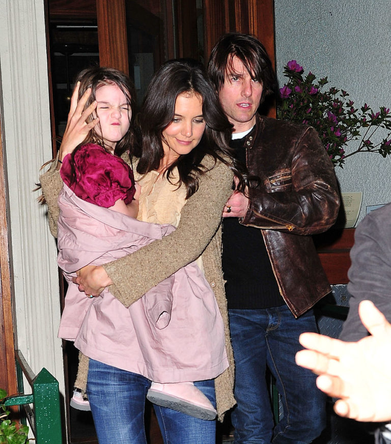 fans-say-suri-cruise-is-now-a-“clone”-of-her-famous-father-as-she-turns-18