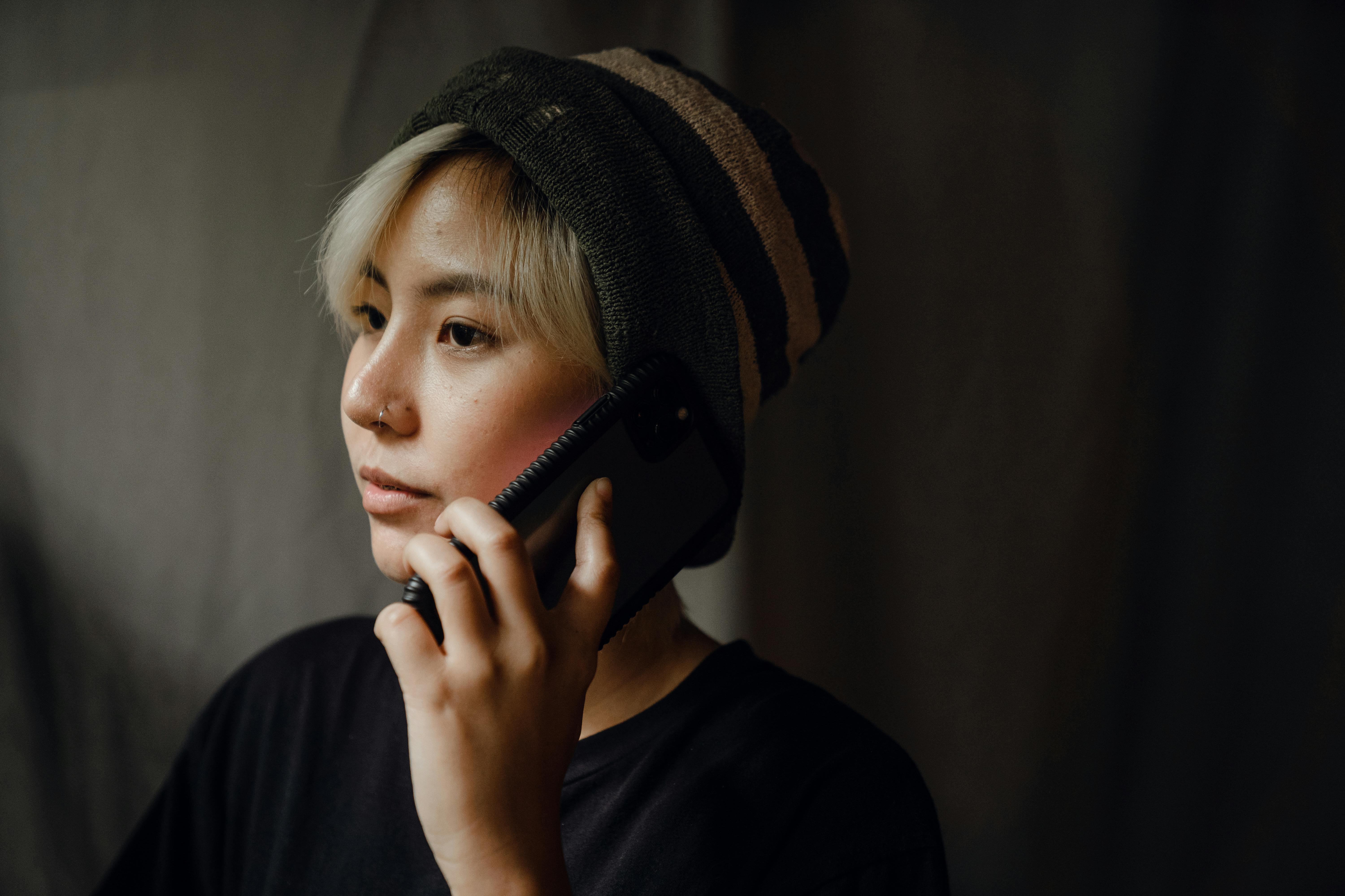 A woman on a phone call | Source: Pexels