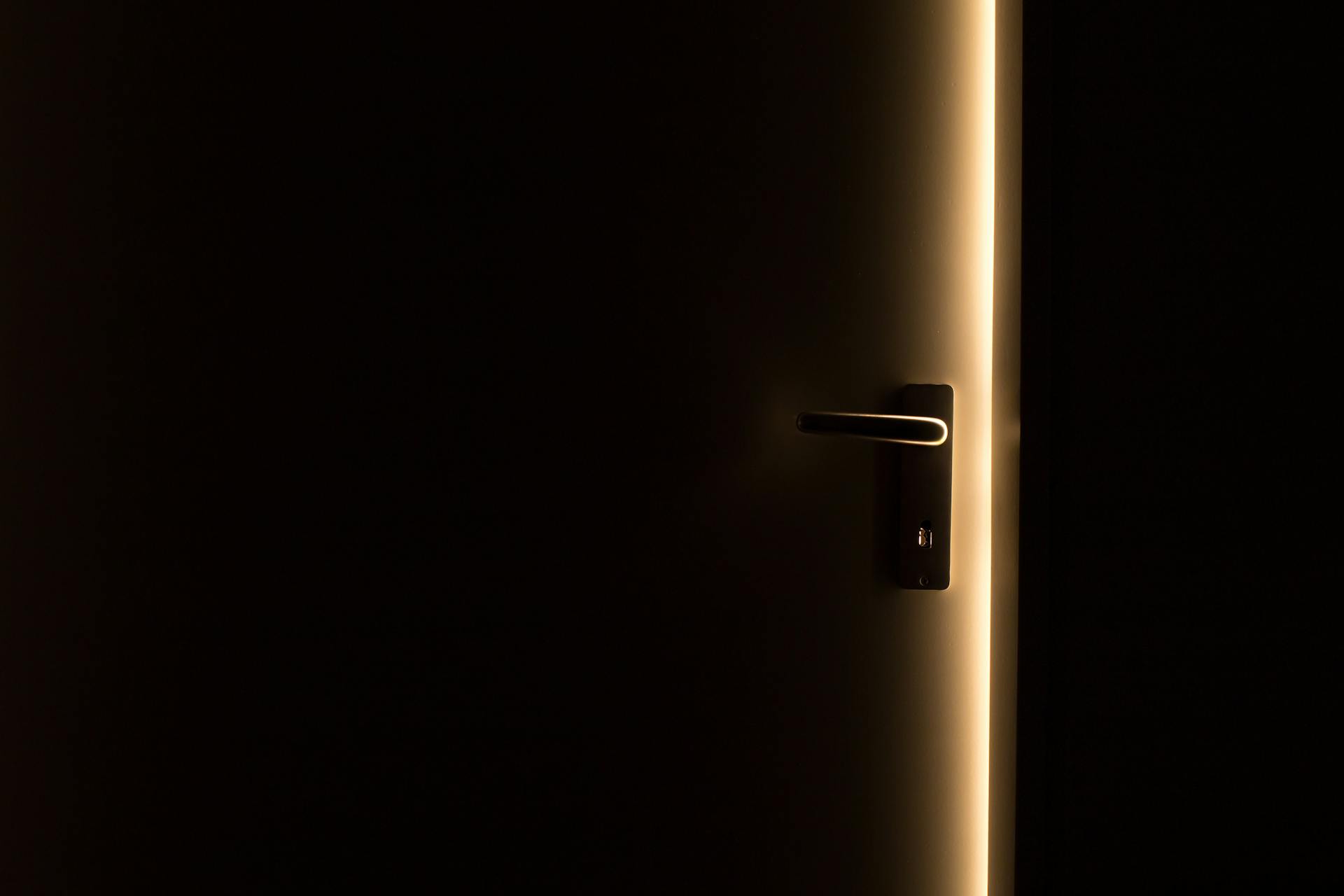 A bedroom door | Source: Pexels