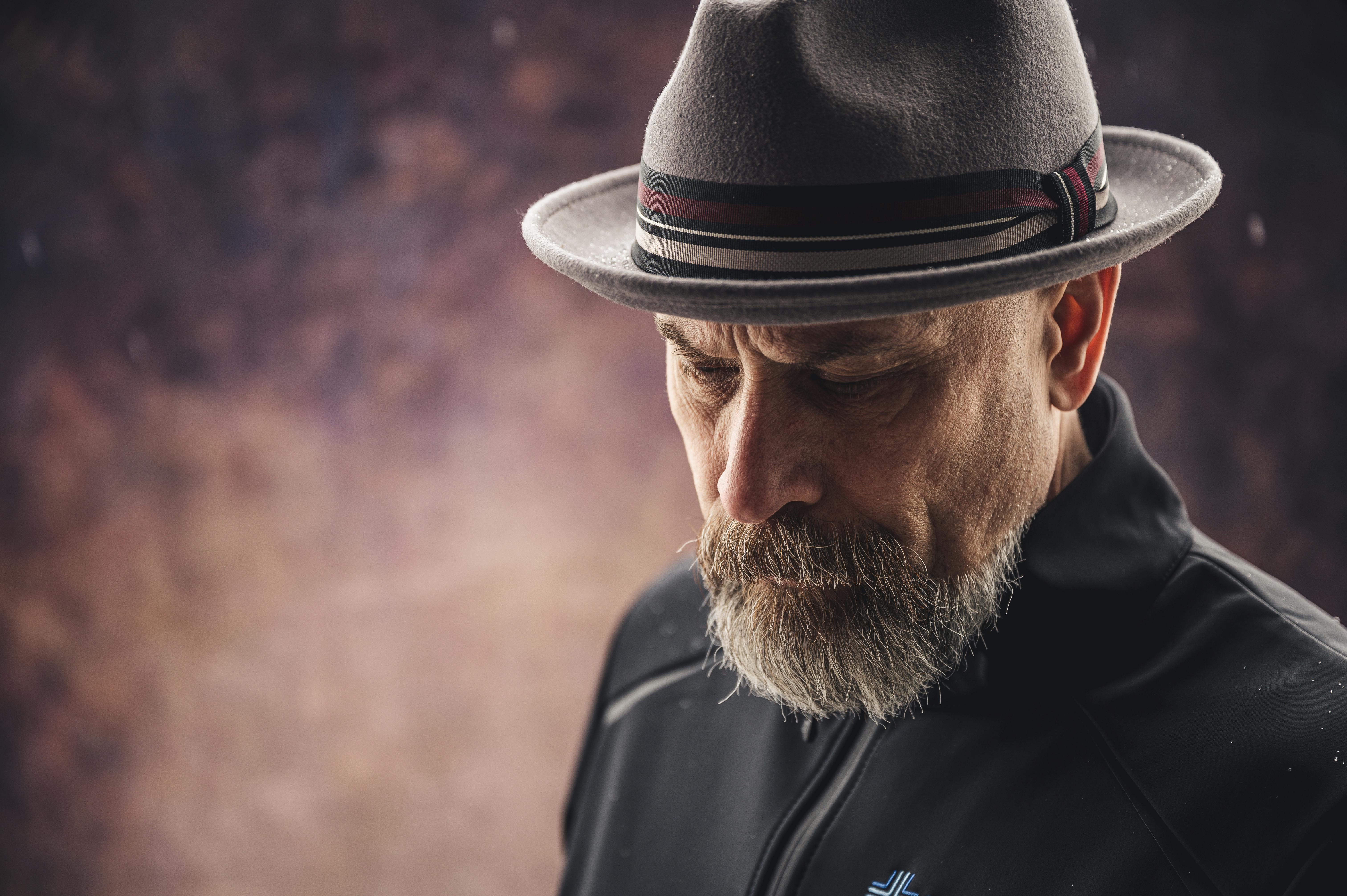 A sad man wearing a hat | Source: Pexels