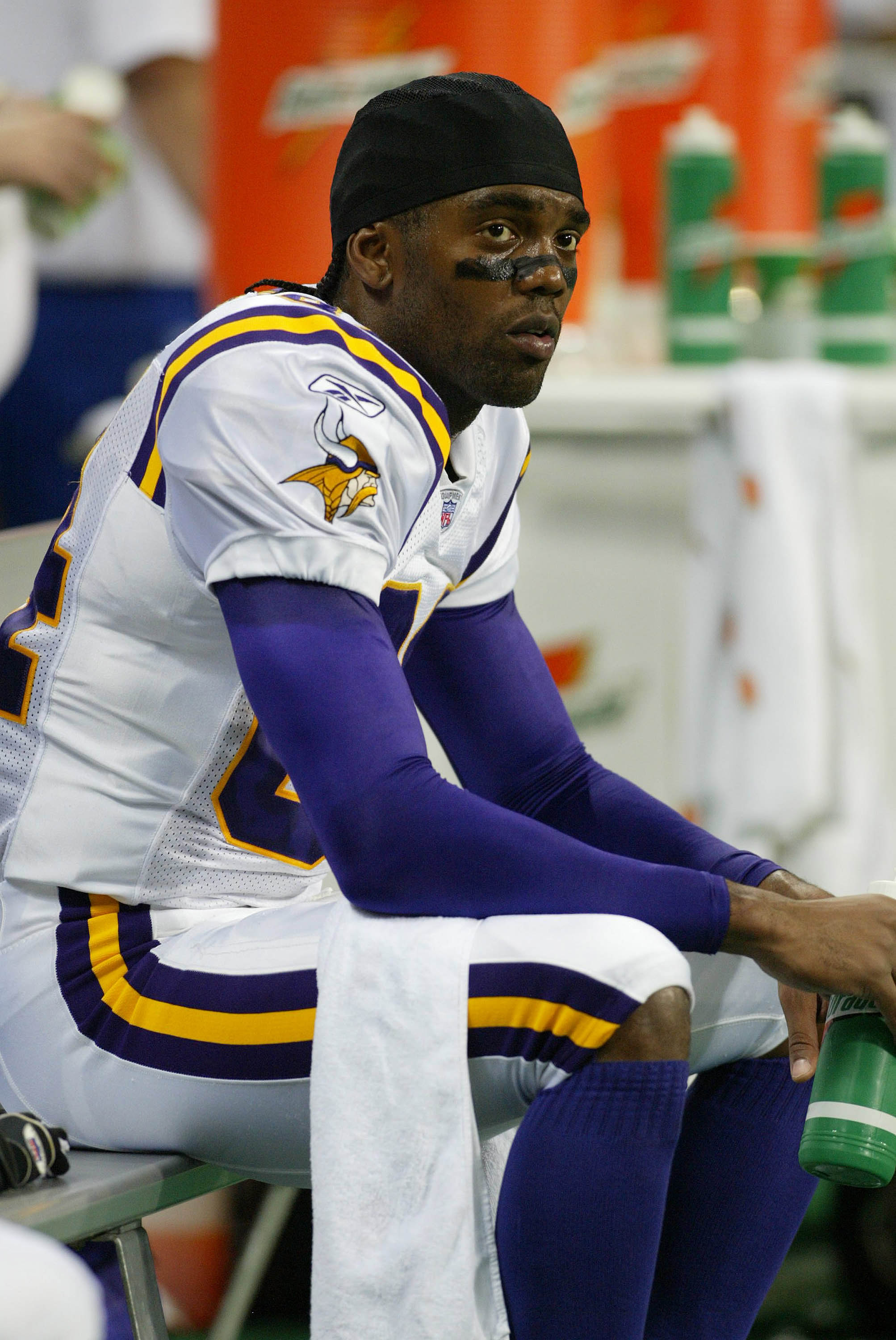 Randy Moss of the Minnesota Vikings during the Vikings' 48-17 loss to the St. Louis Rams at the Edward Jones Dome in St. Louis on November 30, 2003 | Source: Getty Images