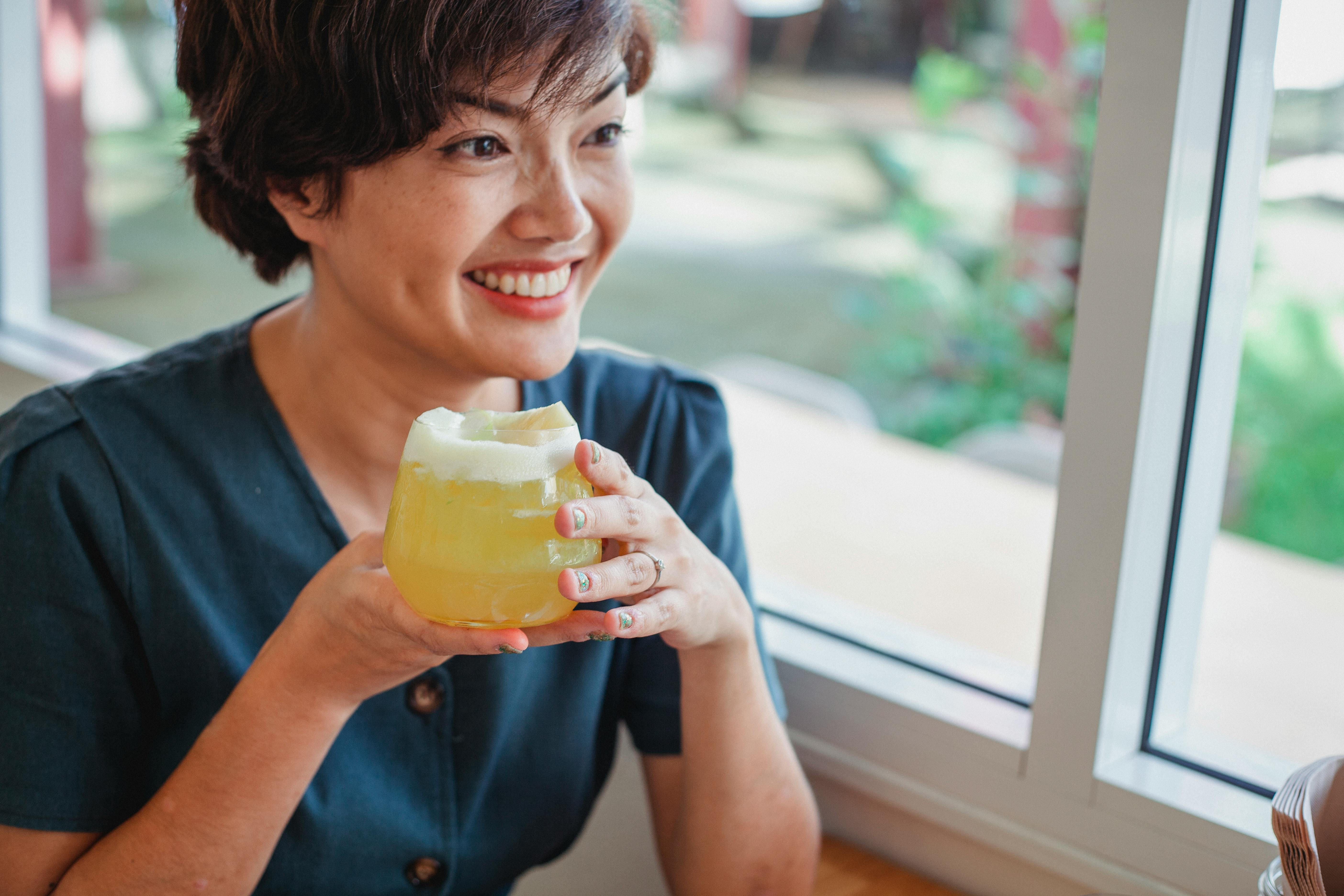 A smiling woman in a cafe | Source: Pexels