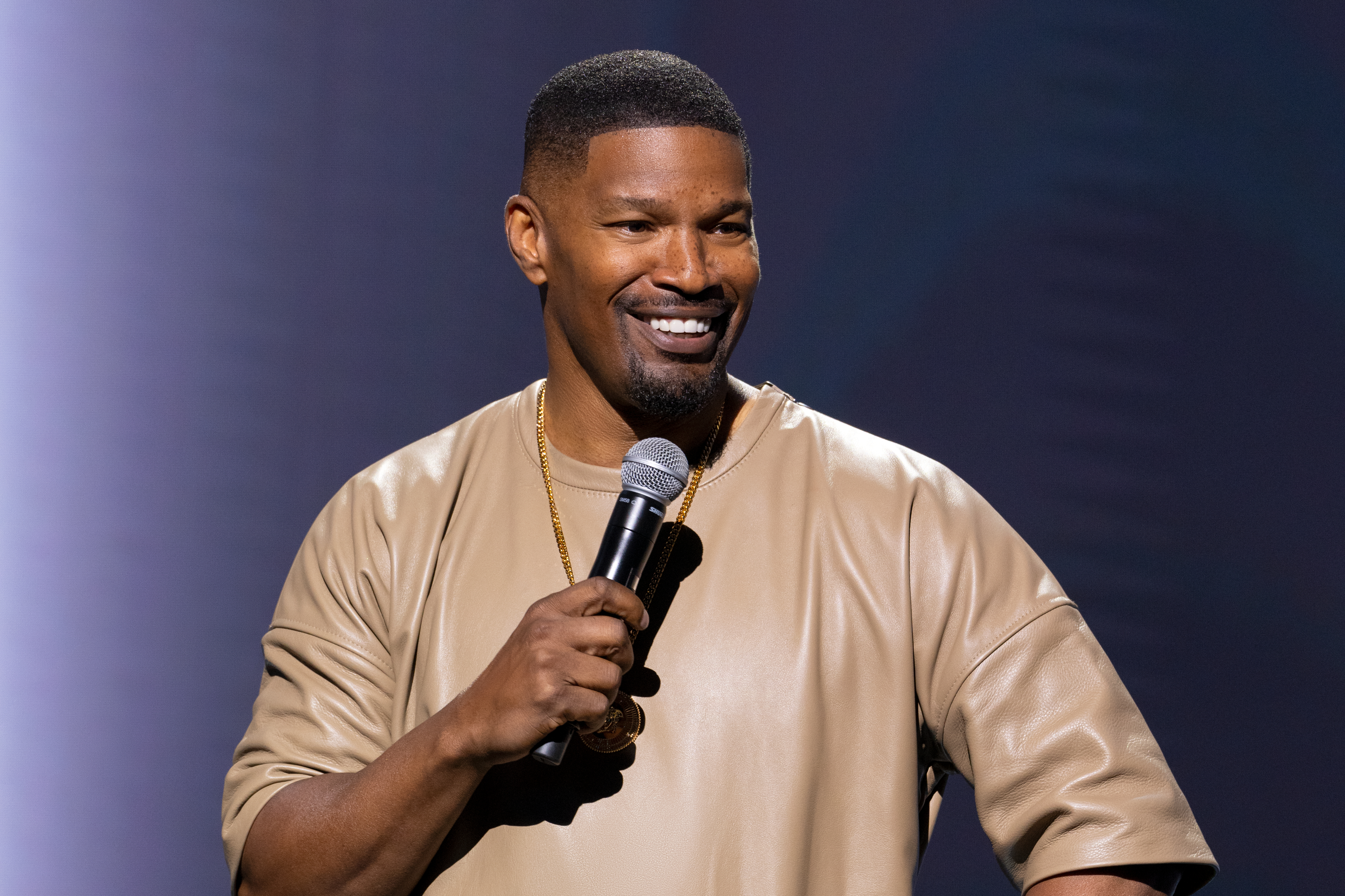 jamie foxx smiling with microphone