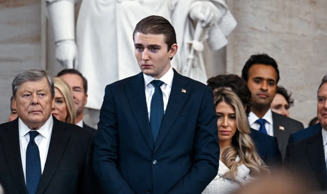 barron-trump,-18,-‘towers-over-everyone’-in-attendance-at-donald-trump’s-inauguration-–-photos