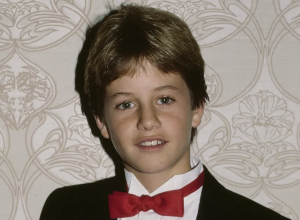 this-’80s-teen-idol-left-hollywood,-adopted-4-children-&-is-now-a-grandfather-–-his-photos-at-54