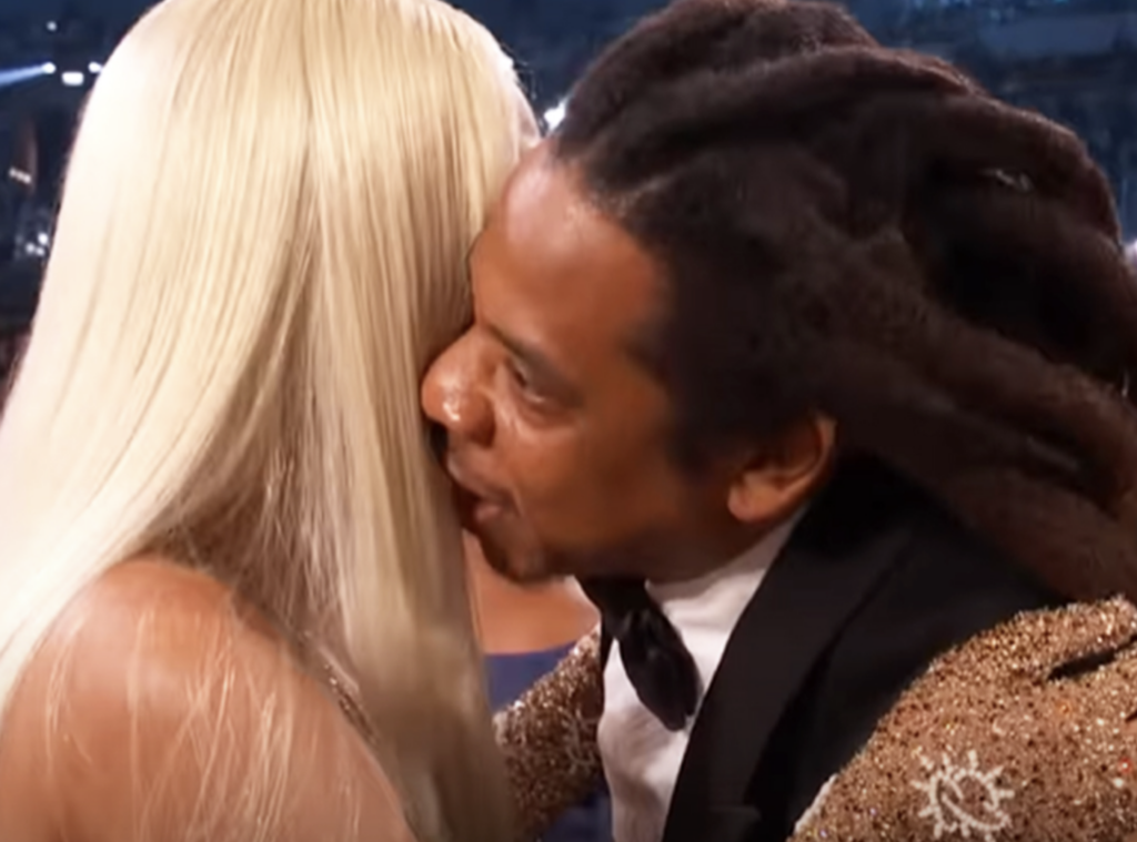 lip-reader-reveals-what-jay-z-whispered-in-beyonce’s-ear-after-she-won-a-grammy