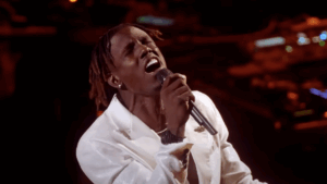 jamal-roberts-transforms-“tennessee-whiskey”-with-soulful,-one-of-a-kind-idol-performance