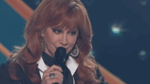 reba-mcentire-opens-2025-acm-awards-with-emotional-message-to-“real-people”-and-brings-the-audience-to-tears-with-merle-haggard’s-“okie-from-muskogee”